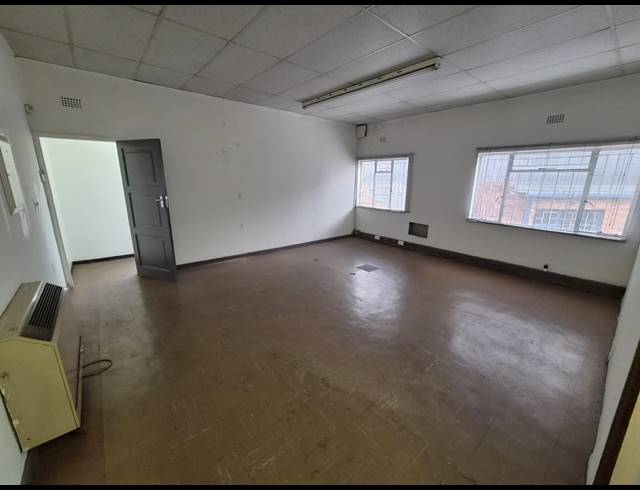650M² WAREHOUSE TO LET IN WADEVILLE